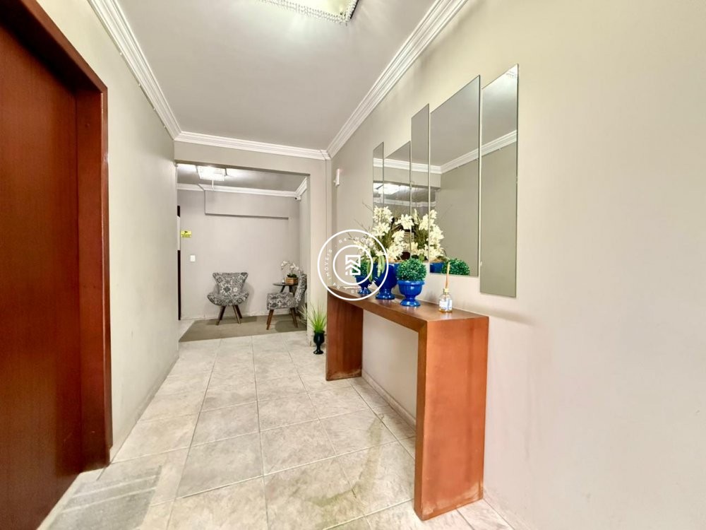 Apartamento mobiliado na Meia Praia