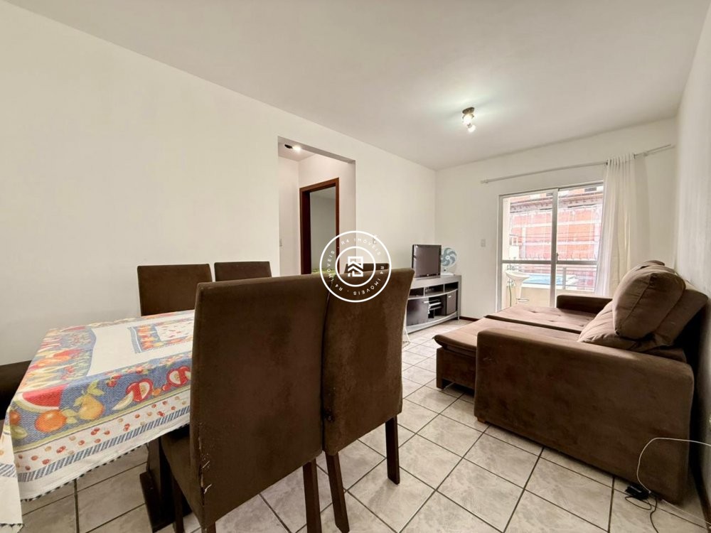 Apartamento mobiliado na Meia Praia