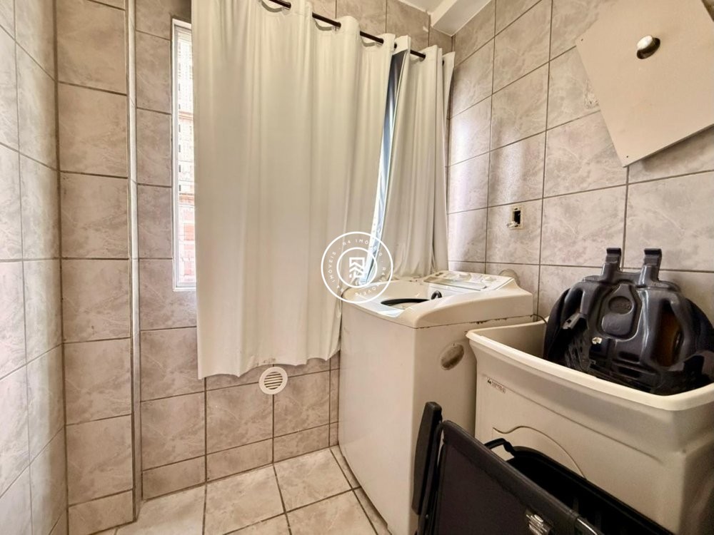 Apartamento mobiliado na Meia Praia