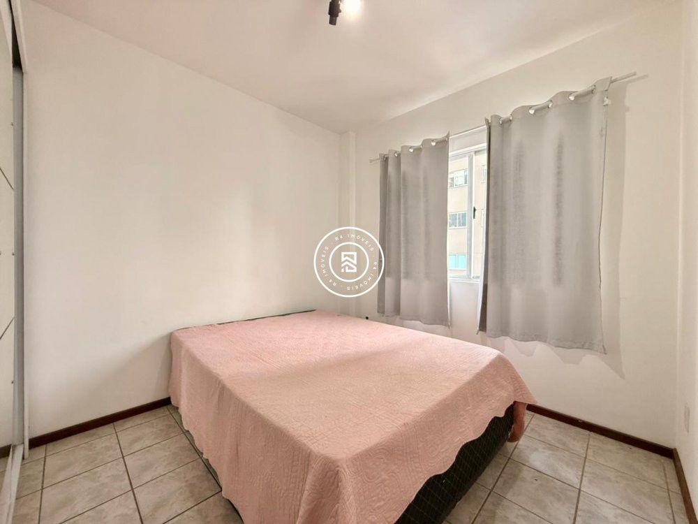 Apartamento mobiliado na Meia Praia