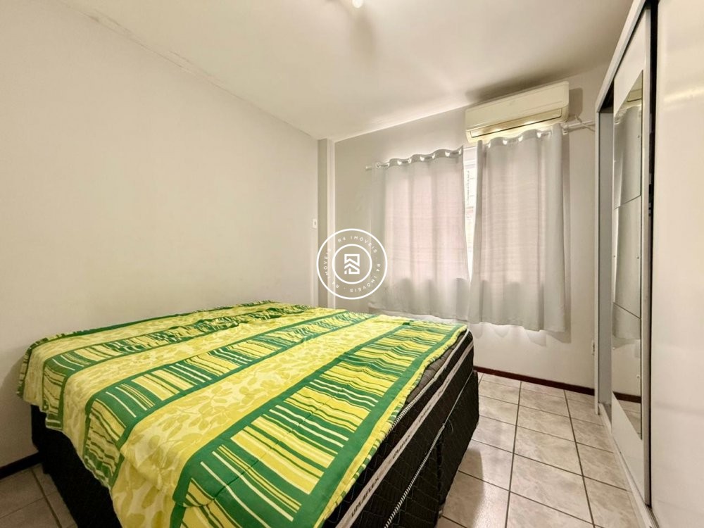 Apartamento mobiliado na Meia Praia