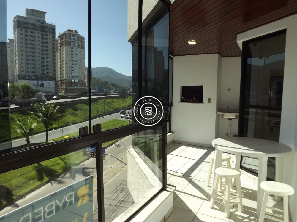 Apto amplo, luminoso e ventilado; Ideal para morar