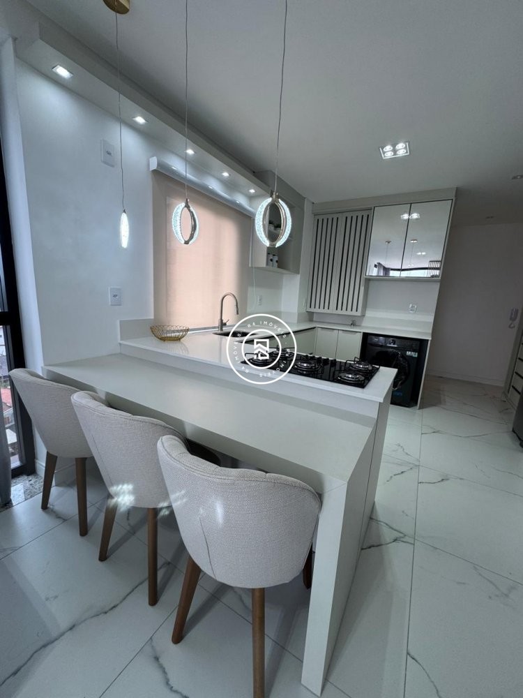 Apartamento finamente mobiliado