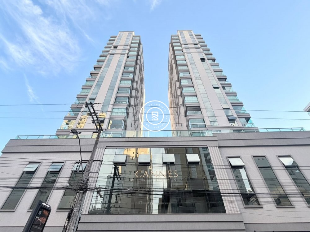 Excelente apartamento na Meia Praia