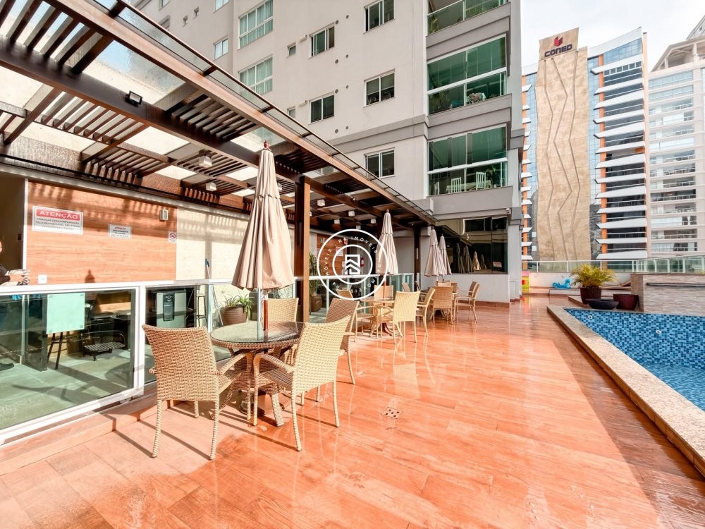 Excelente apartamento na Meia Praia