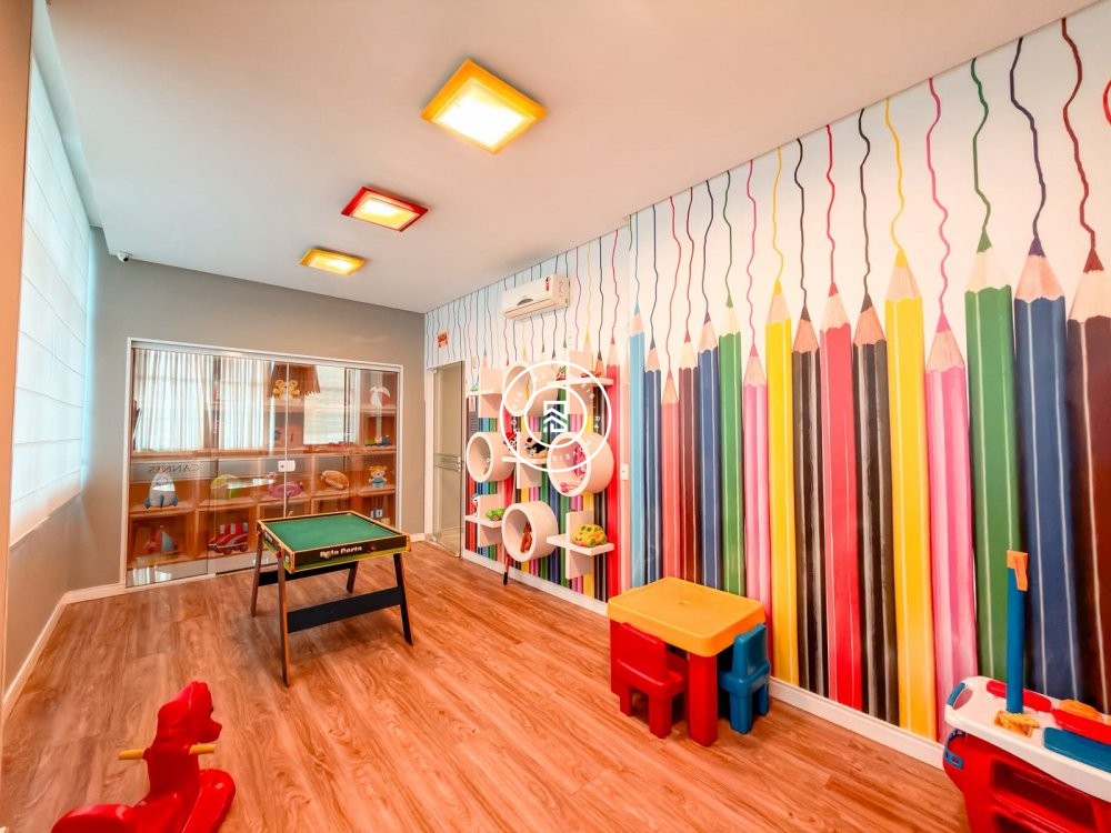 Excelente apartamento na Meia Praia