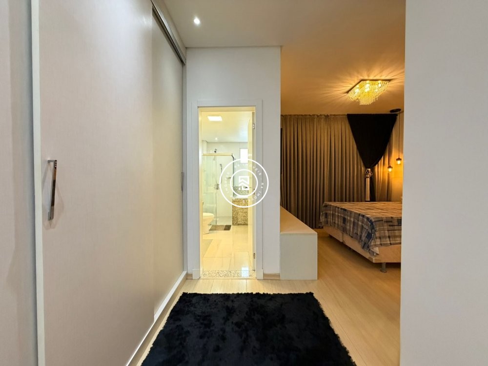 Excelente apartamento na Meia Praia