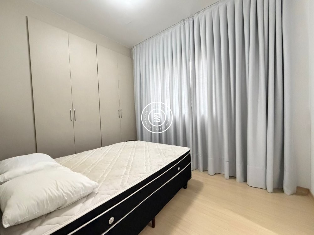 Excelente apartamento na Meia Praia