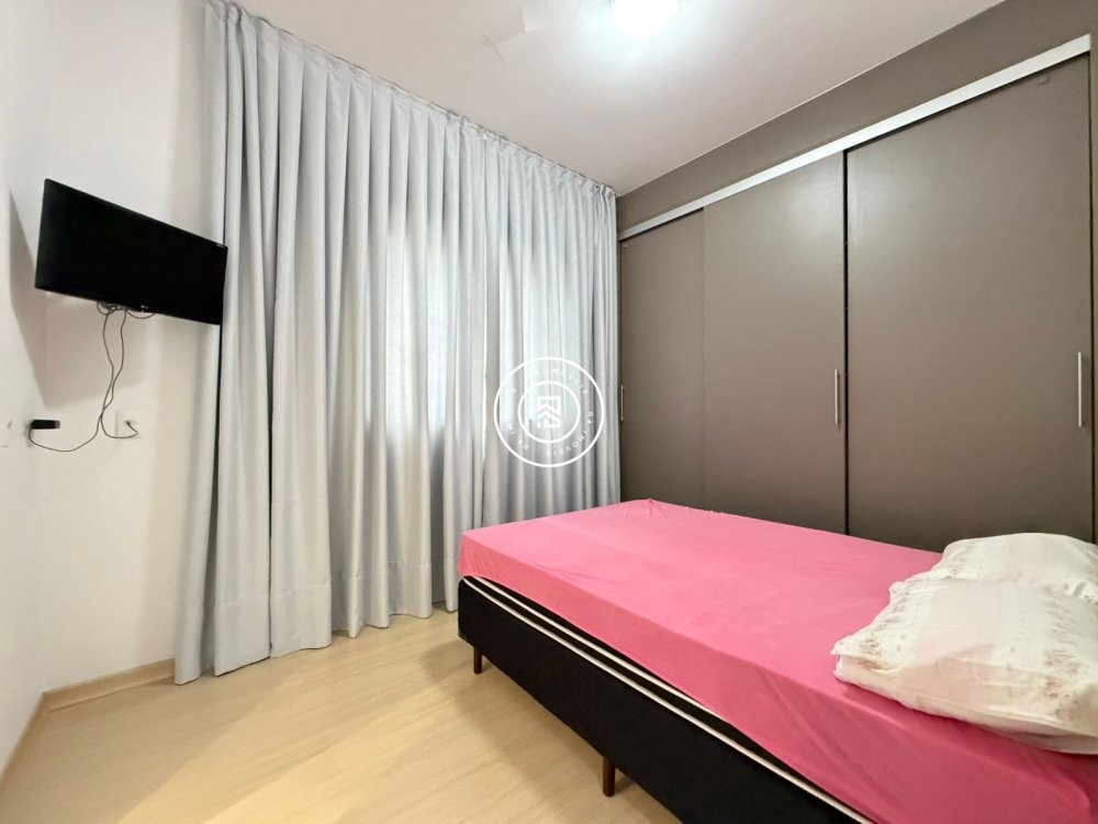 Excelente apartamento na Meia Praia