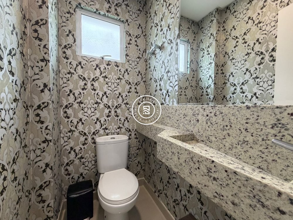 Excelente apartamento na Meia Praia