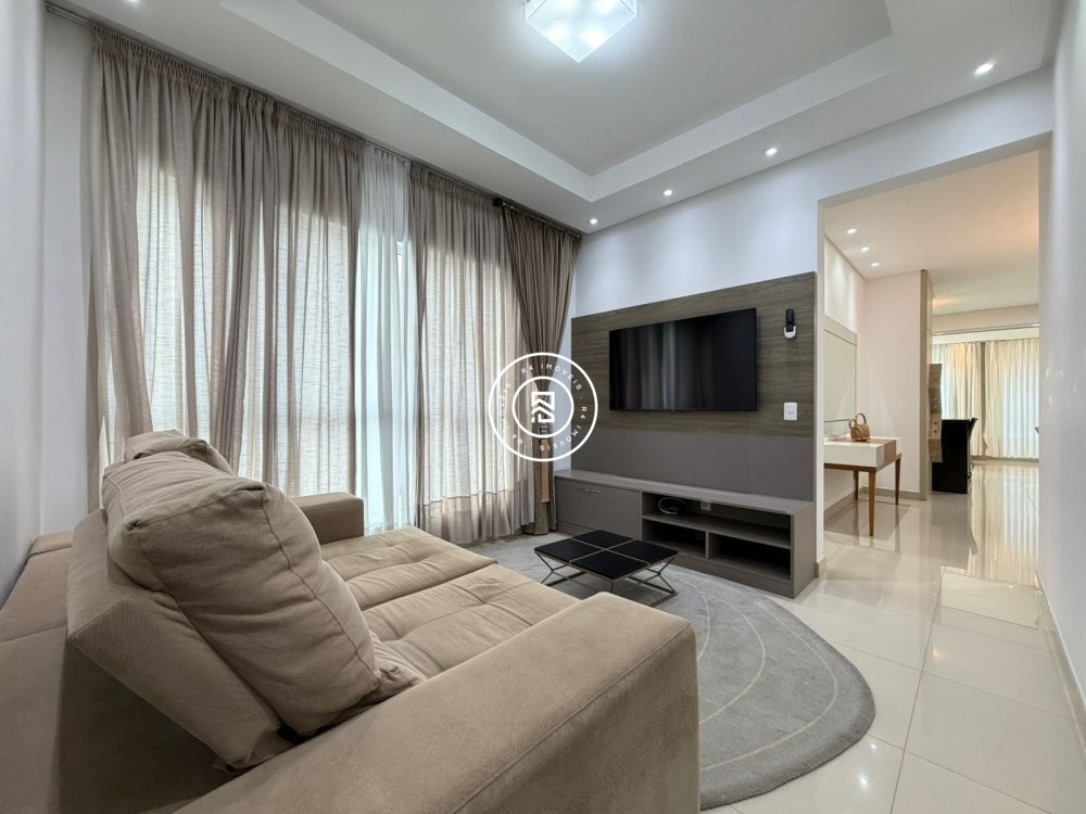 Excelente apartamento na Meia Praia