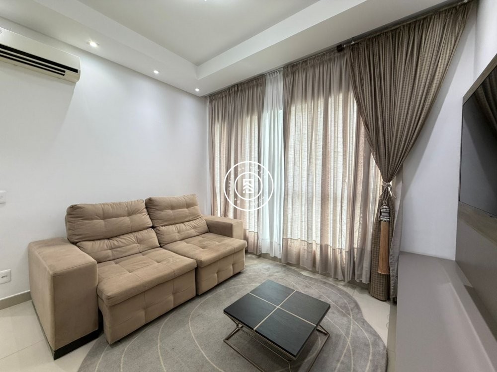Excelente apartamento na Meia Praia