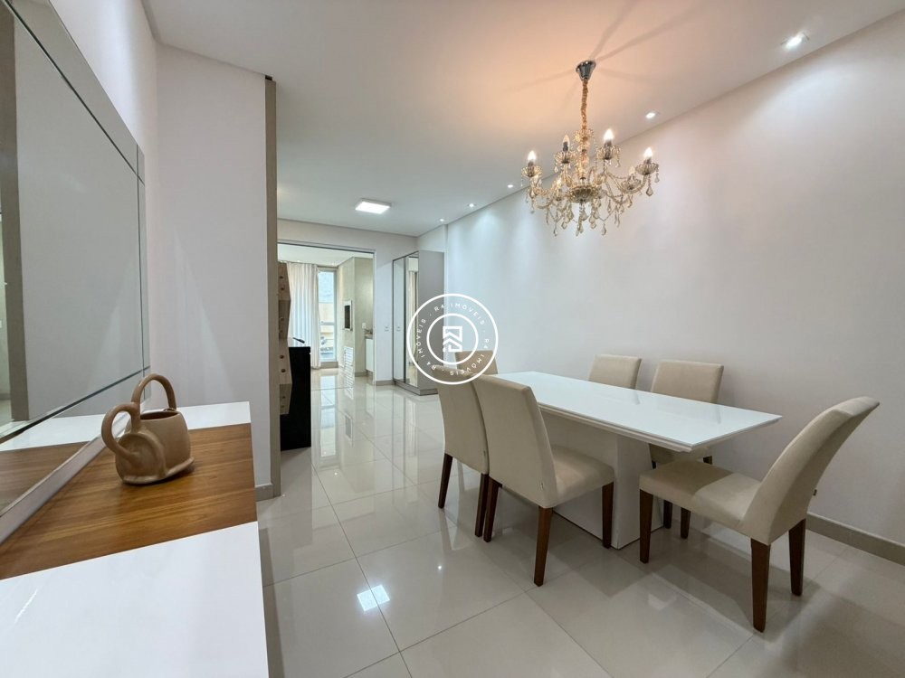Excelente apartamento na Meia Praia