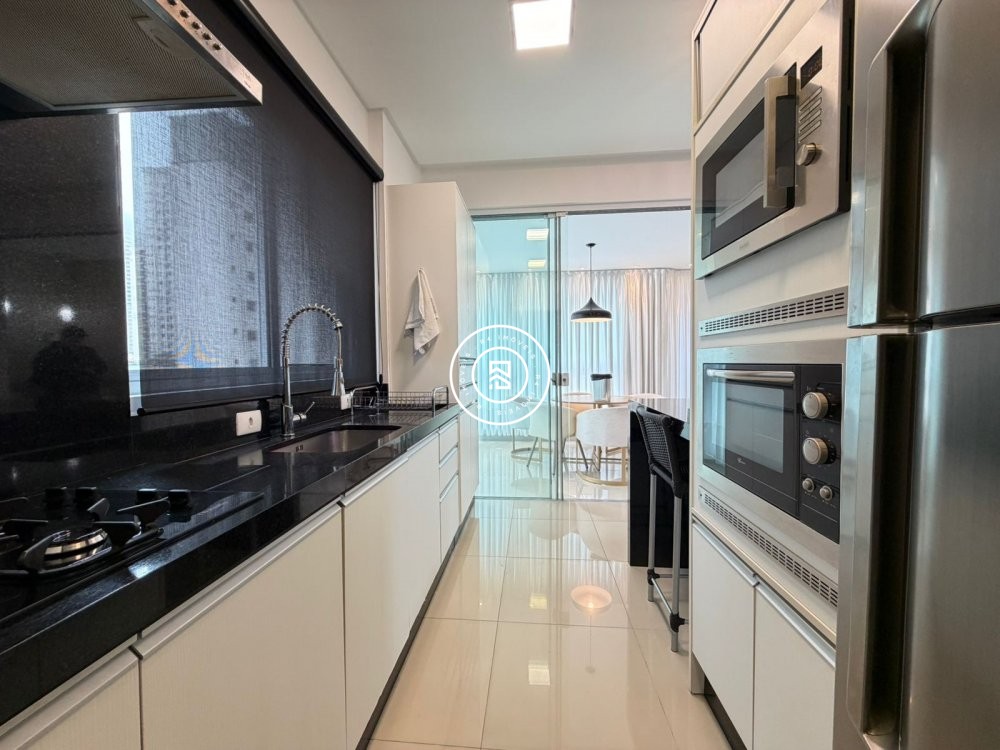 Excelente apartamento na Meia Praia