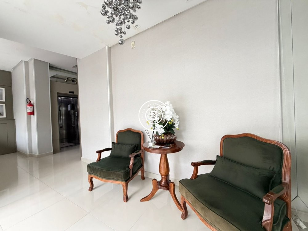 Excelente apartamento na Meia Praia