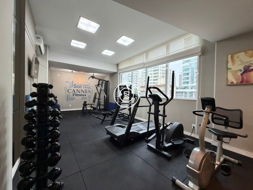Excelente apartamento na Meia Praia