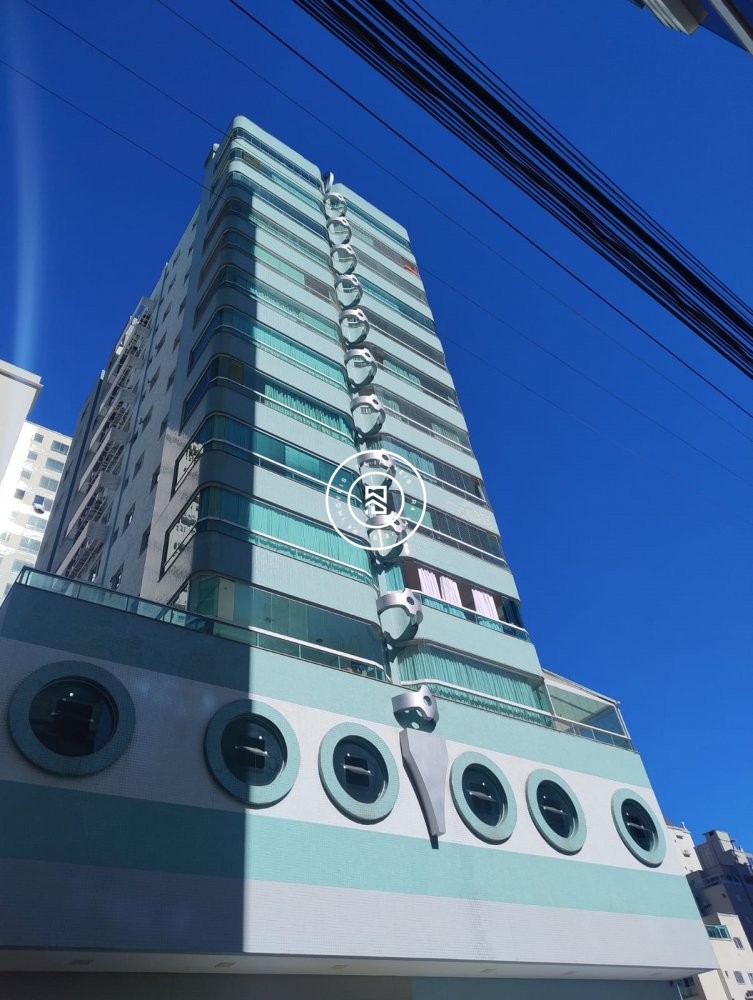 Apartamento mobiliado na Meia Praia