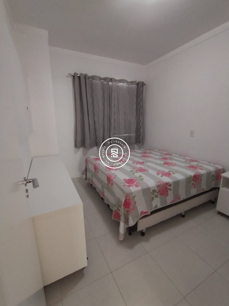 Apartamento mobiliado na Meia Praia