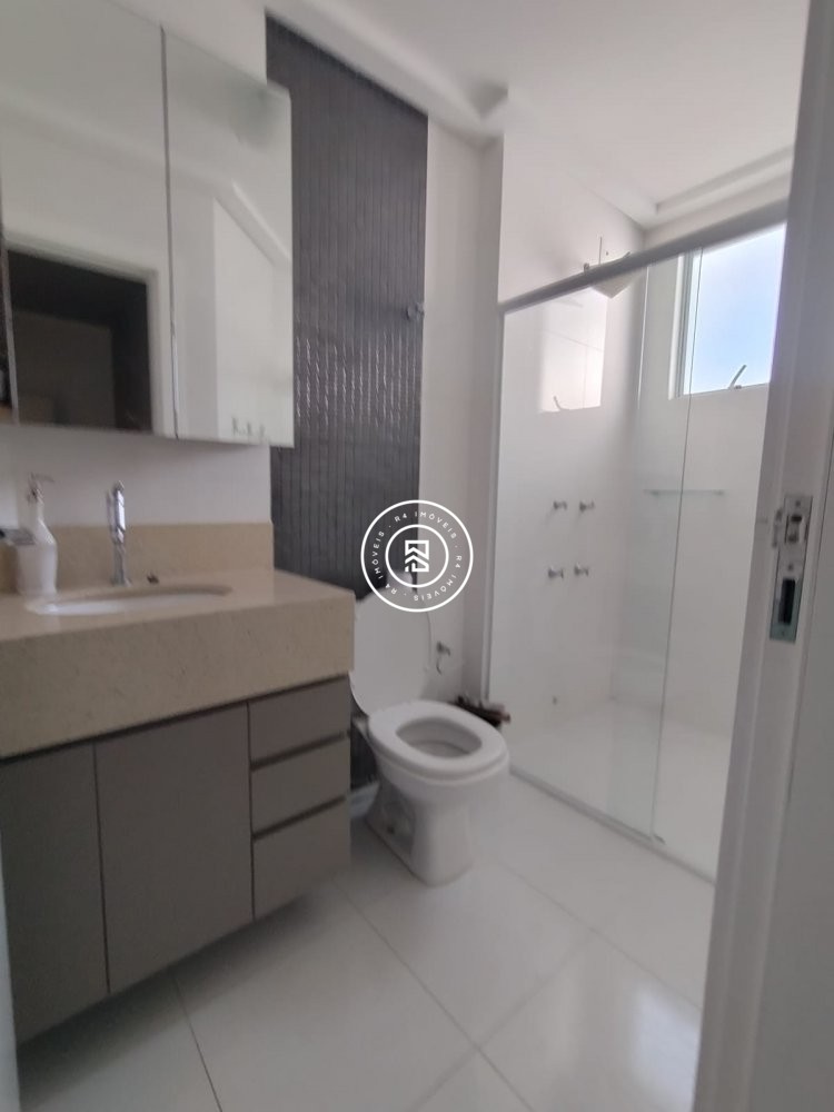 Apartamento mobiliado na Meia Praia