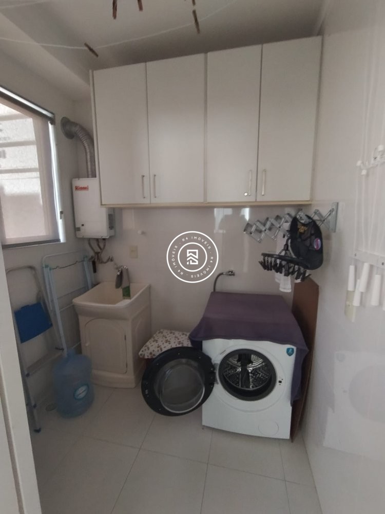 Apartamento mobiliado na Meia Praia