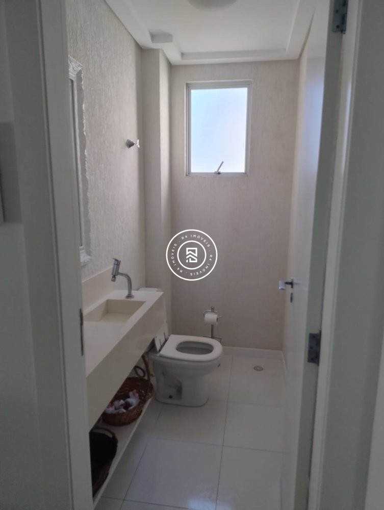 Apartamento mobiliado na Meia Praia