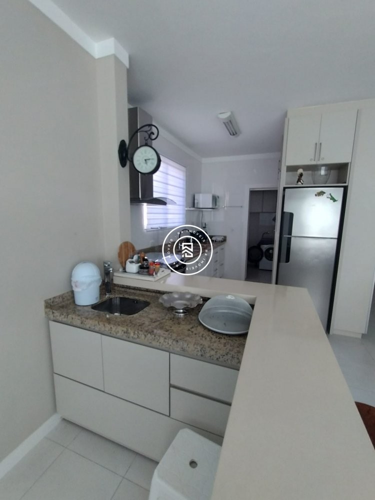 Apartamento mobiliado na Meia Praia