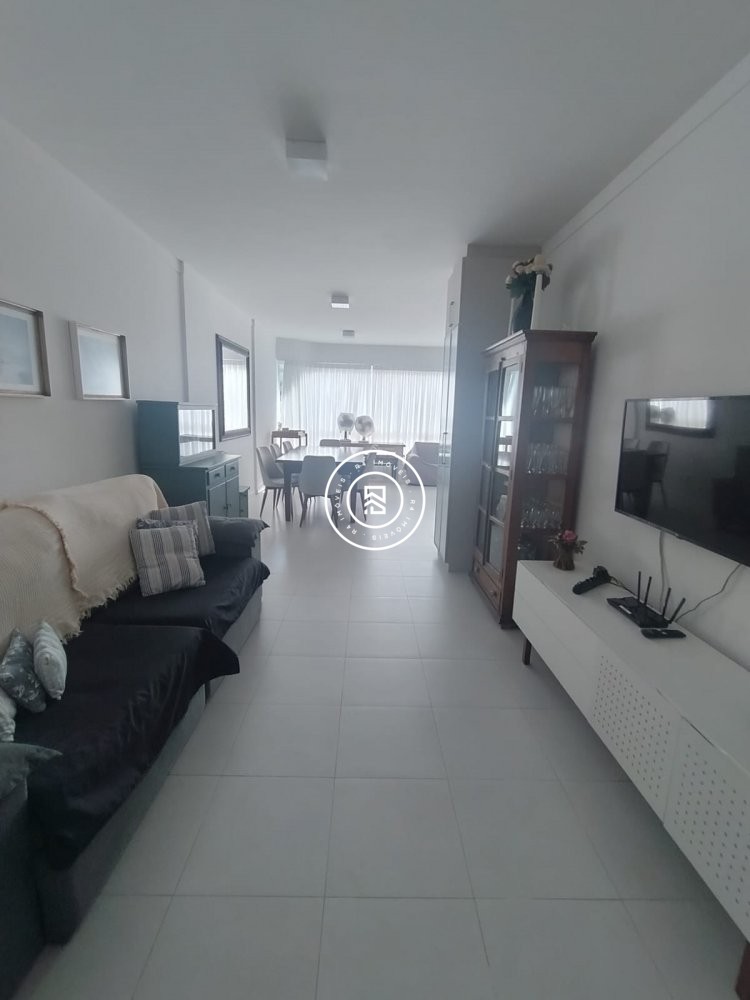Apartamento mobiliado na Meia Praia