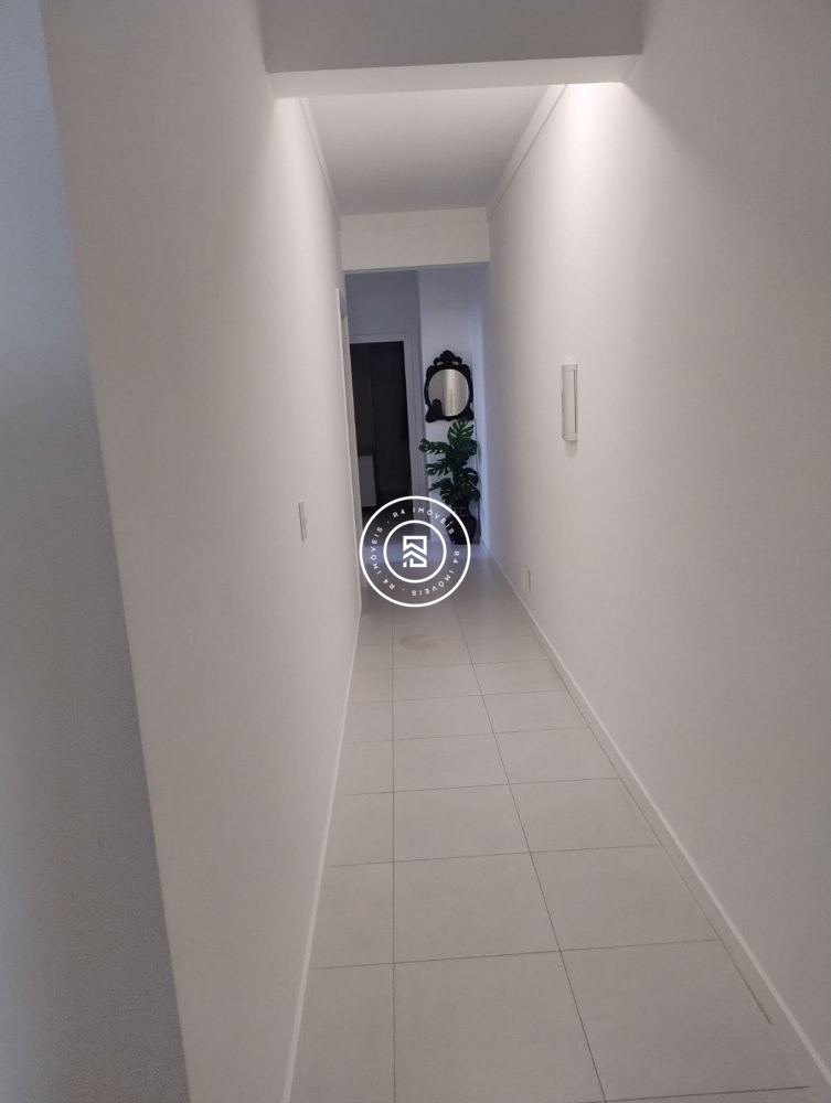 Apartamento mobiliado na Meia Praia