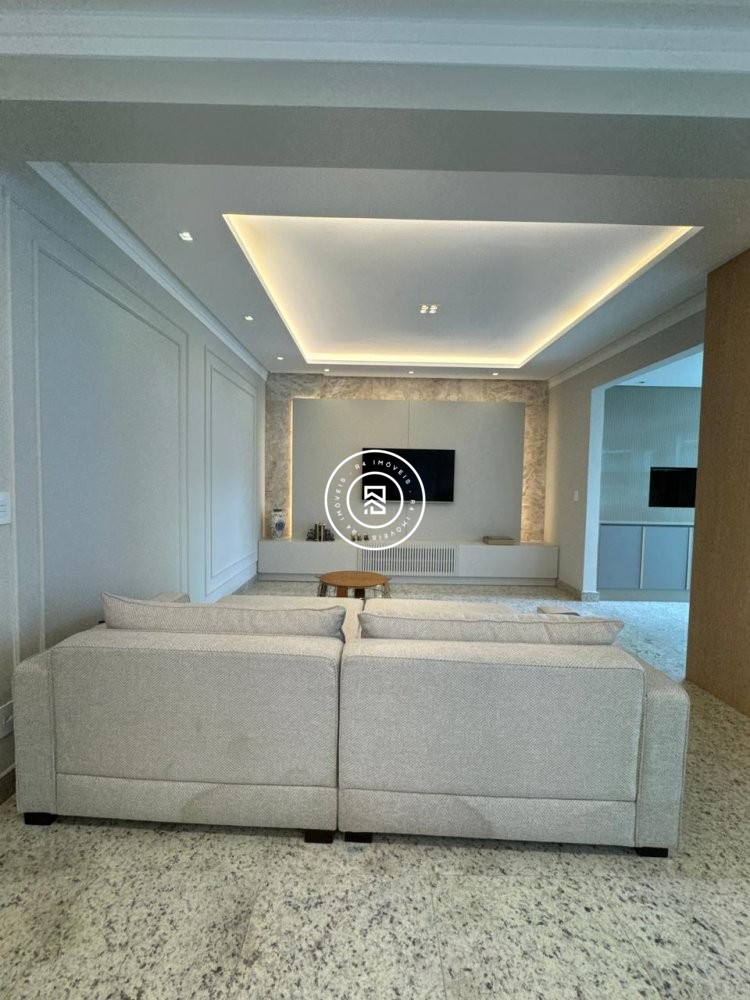 Apartamento luxuoso na Meia Praia