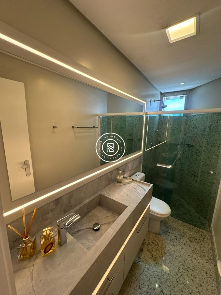 Apartamento luxuoso na Meia Praia