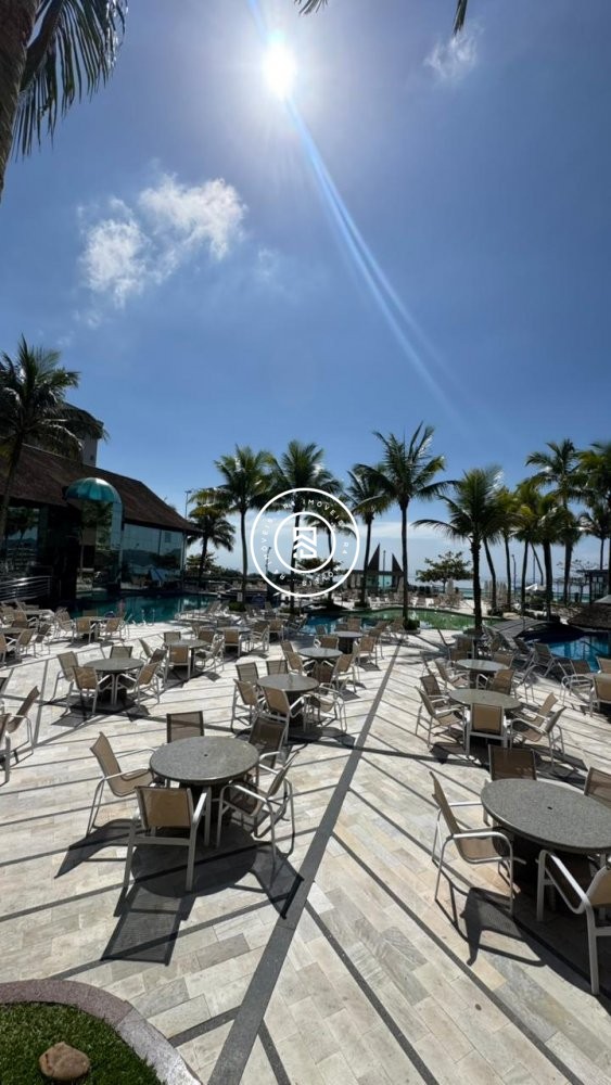 Apartamento luxuoso na Meia Praia
