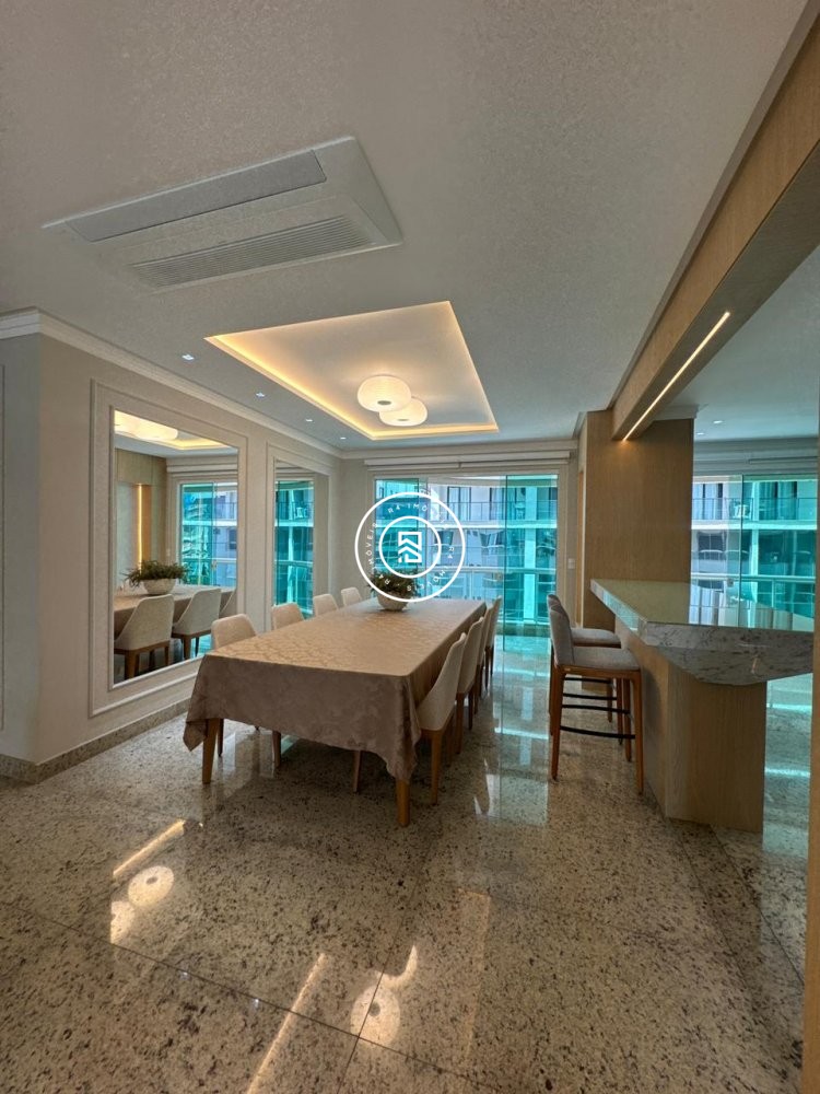 Apartamento luxuoso na Meia Praia