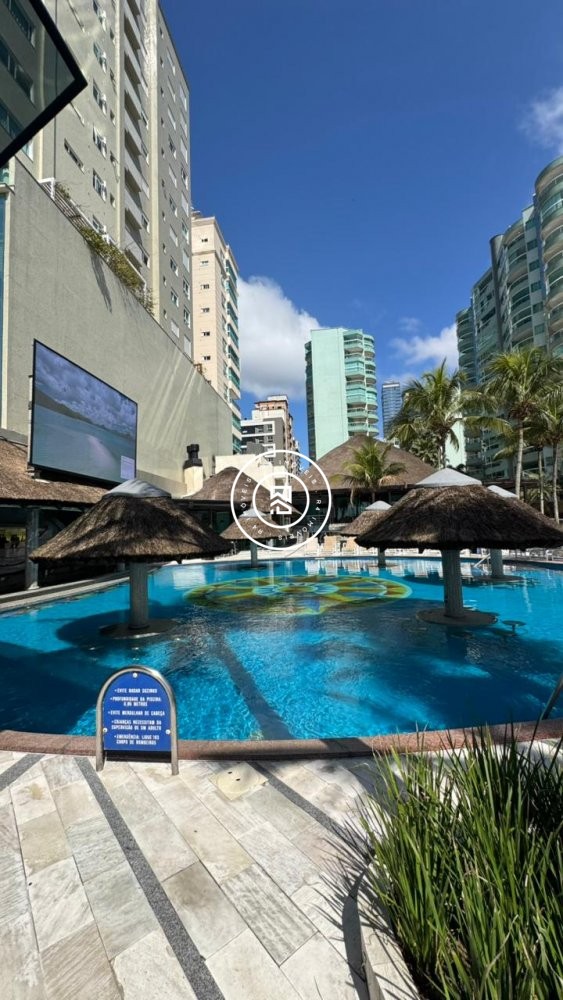 Apartamento luxuoso na Meia Praia