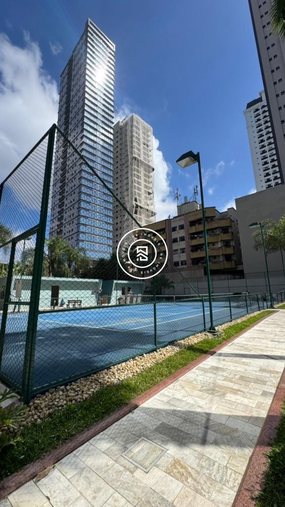 Apartamento luxuoso na Meia Praia