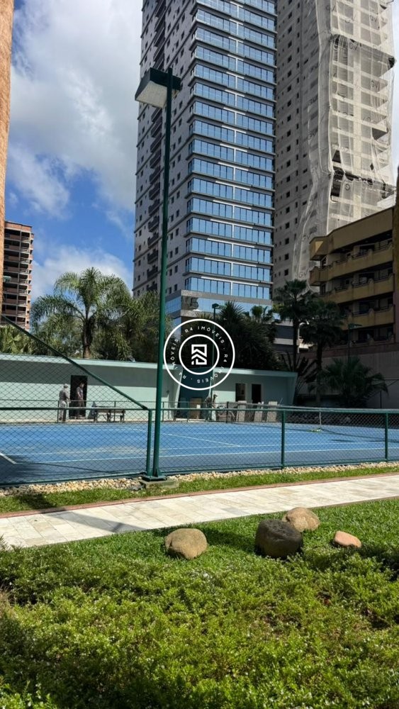 Apartamento luxuoso na Meia Praia
