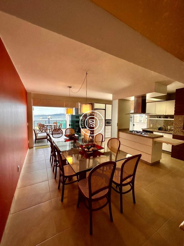 Apartamento mobiliado na Av Nereu Ramos