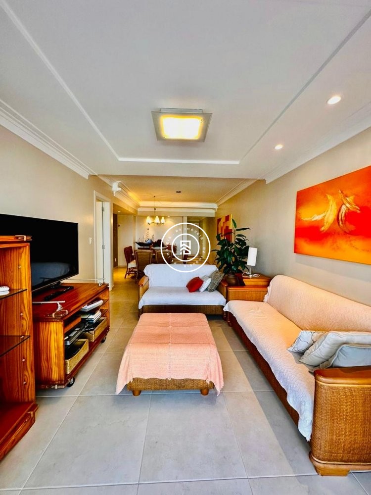 Apartamento mobiliado na Av Nereu Ramos