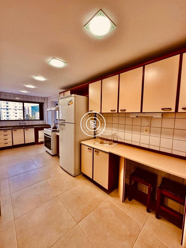 Apartamento mobiliado na Av Nereu Ramos