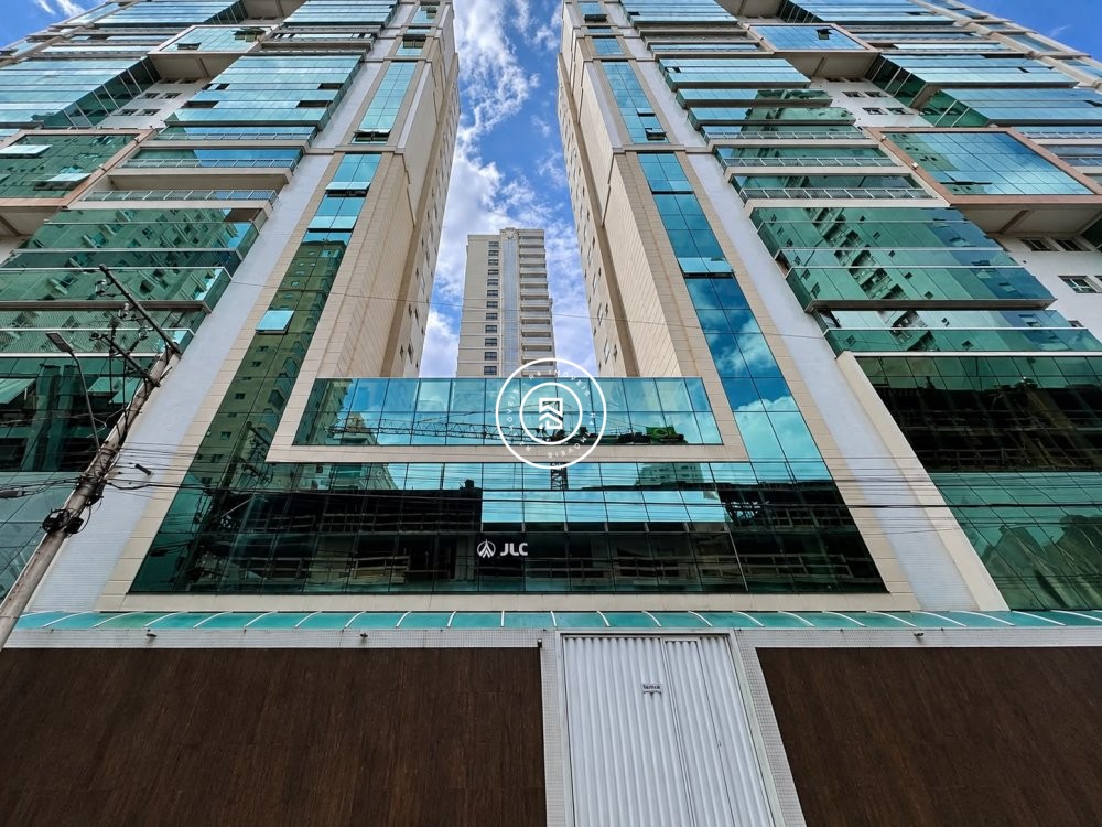 Apartamento mobiliado na Meia Praia