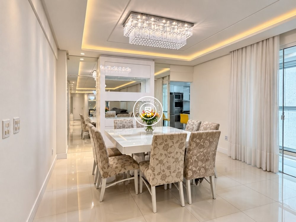 Apartamento mobiliado na Meia Praia