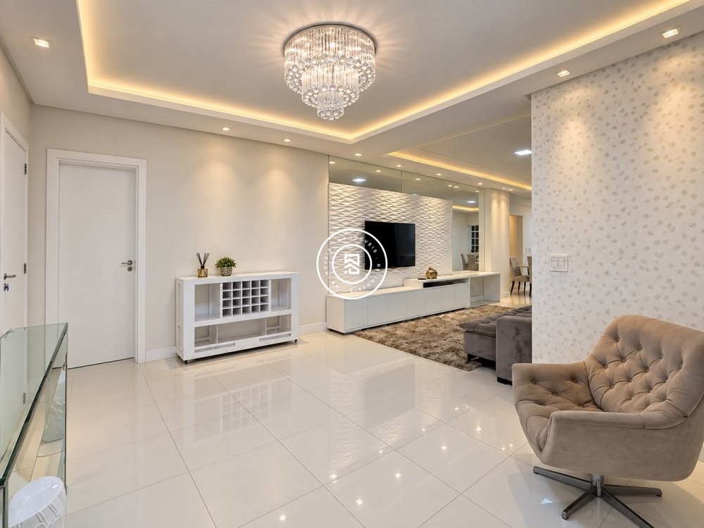 Apartamento mobiliado na Meia Praia