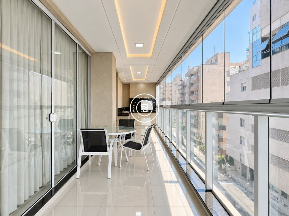 Apartamento mobiliado na Meia Praia