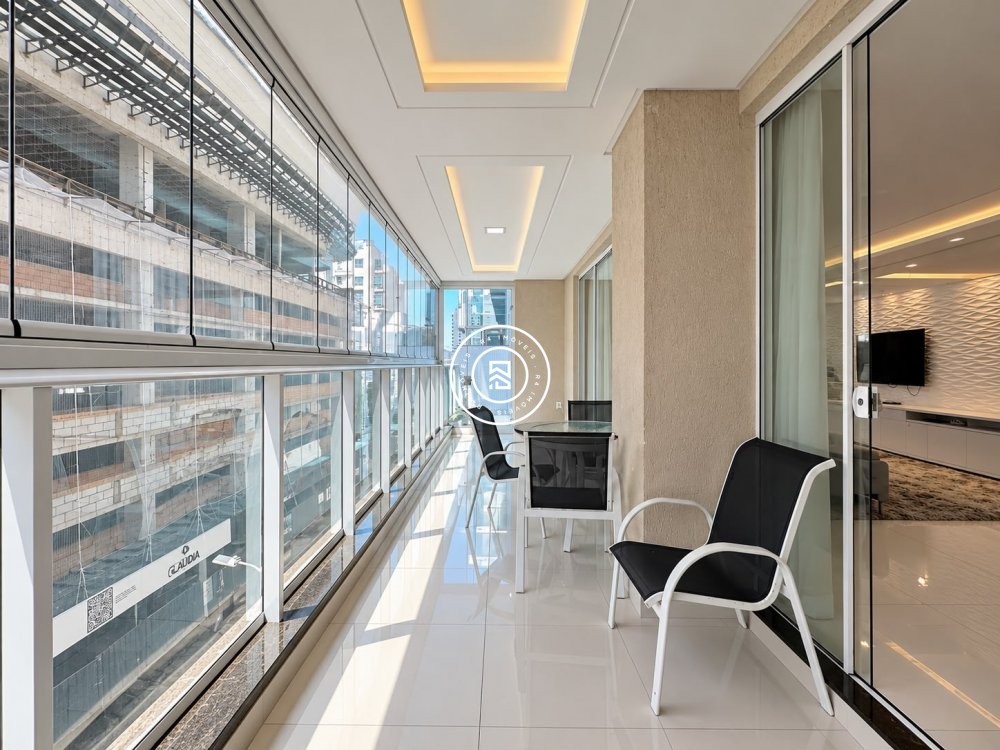 Apartamento mobiliado na Meia Praia