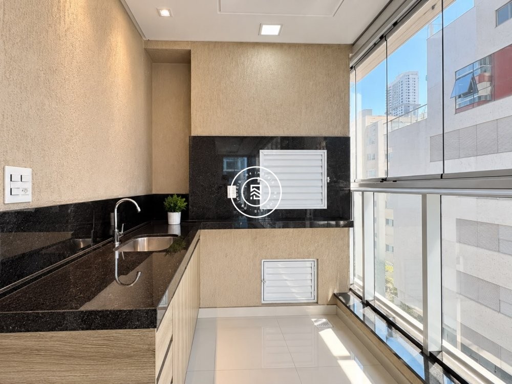 Apartamento mobiliado na Meia Praia