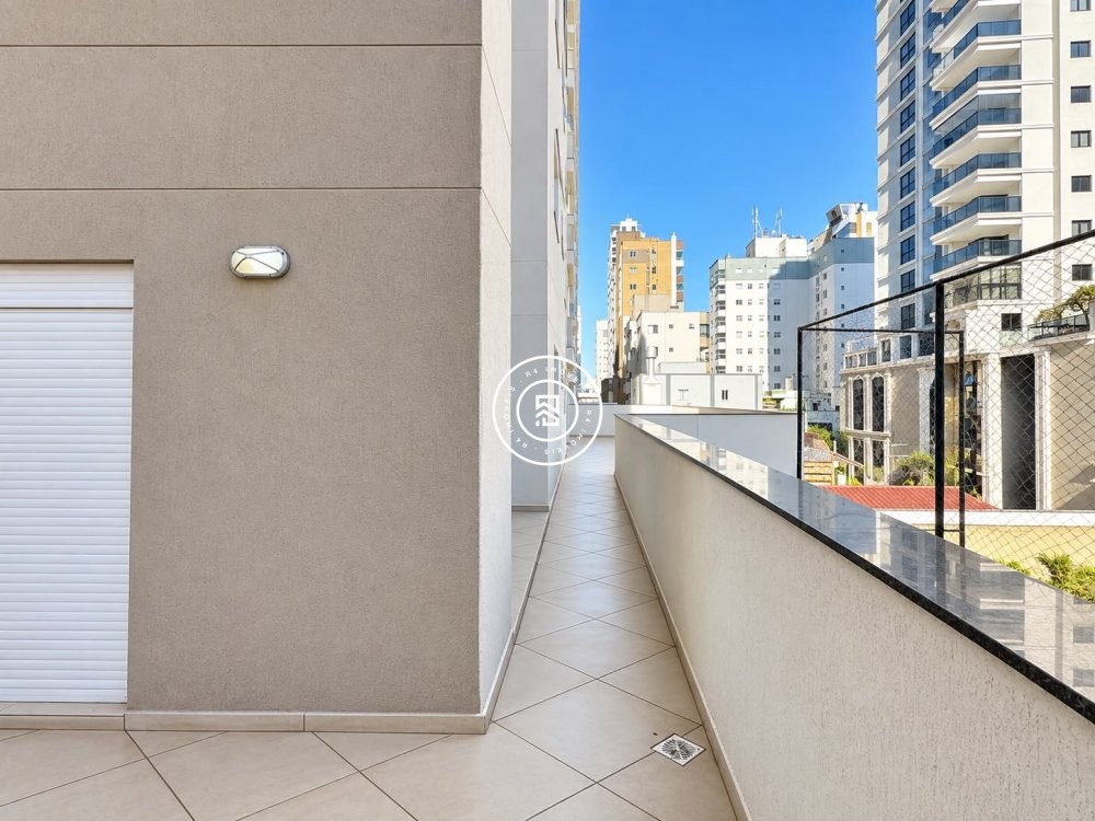 Apartamento mobiliado na Meia Praia