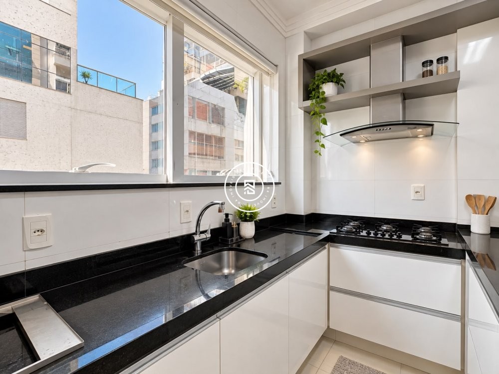 Apartamento mobiliado na Meia Praia