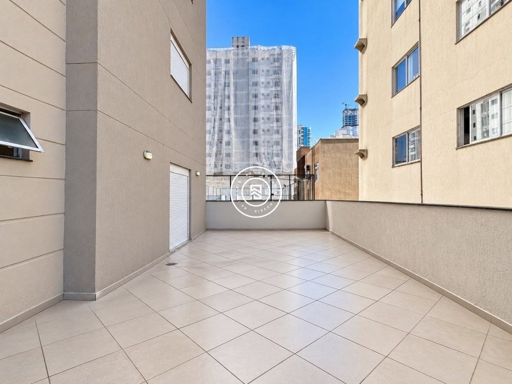 Apartamento mobiliado na Meia Praia