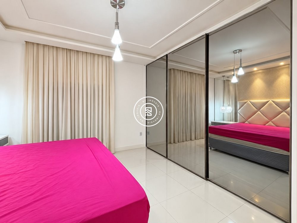 Apartamento mobiliado na Meia Praia