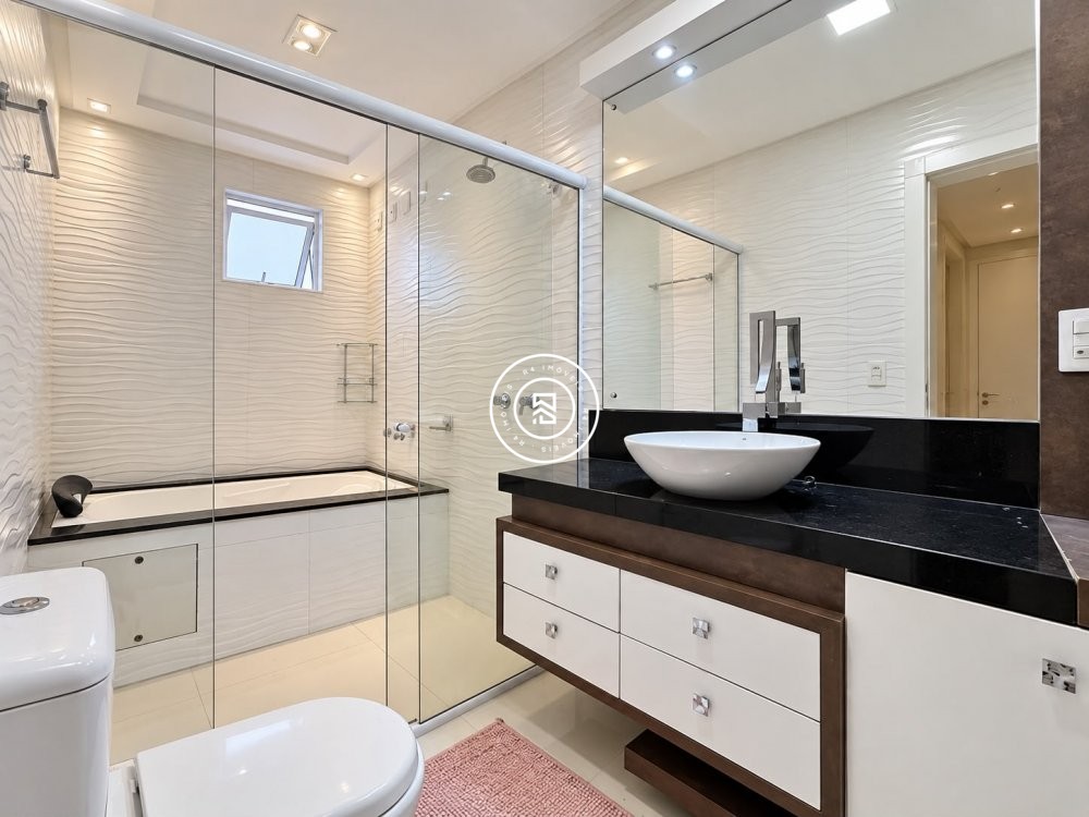 Apartamento mobiliado na Meia Praia