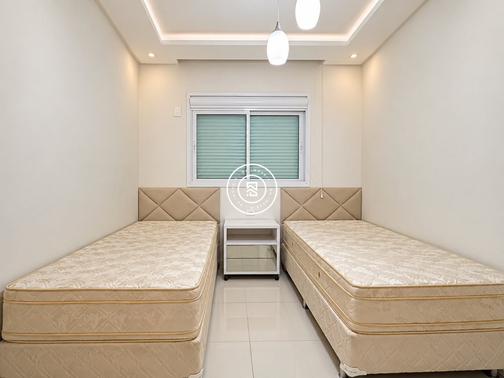 Apartamento mobiliado na Meia Praia